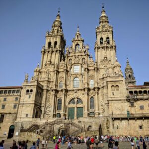 Catedral_de_Santiago_de_Compostela_agosto_2018_(cropped)
